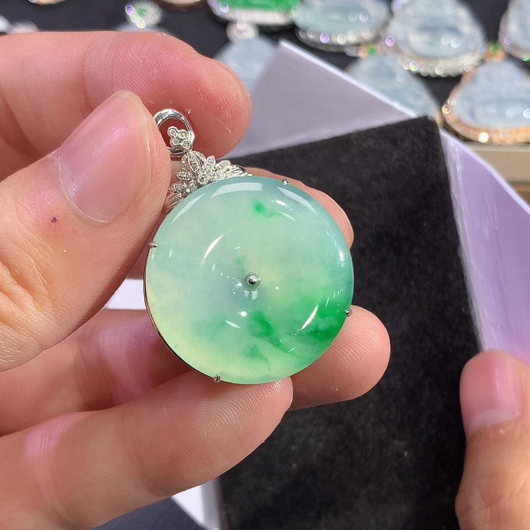 翡翠吊坠(赠链)18K金镶嵌