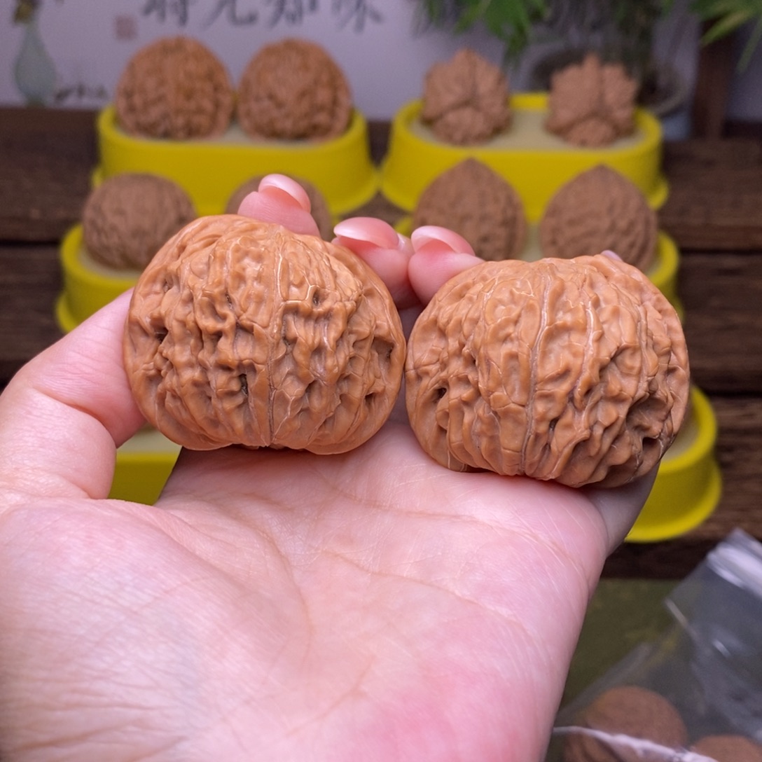 糯***a吊坠文玩核桃全品43蝴蝶磨盘山地红皮