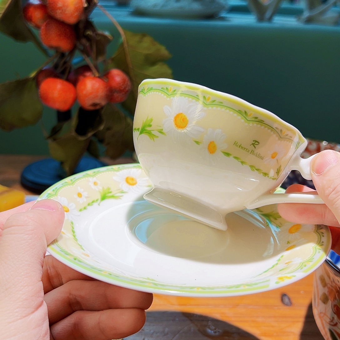 咖啡杯和茶杯是我们学校一