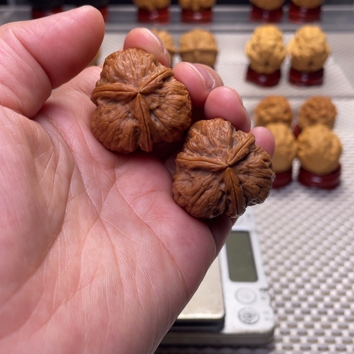 文玩核桃把件13石斧三棱