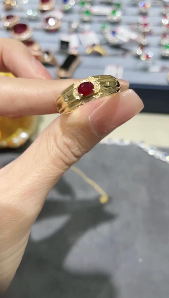 18K金镶嵌红宝石戒指