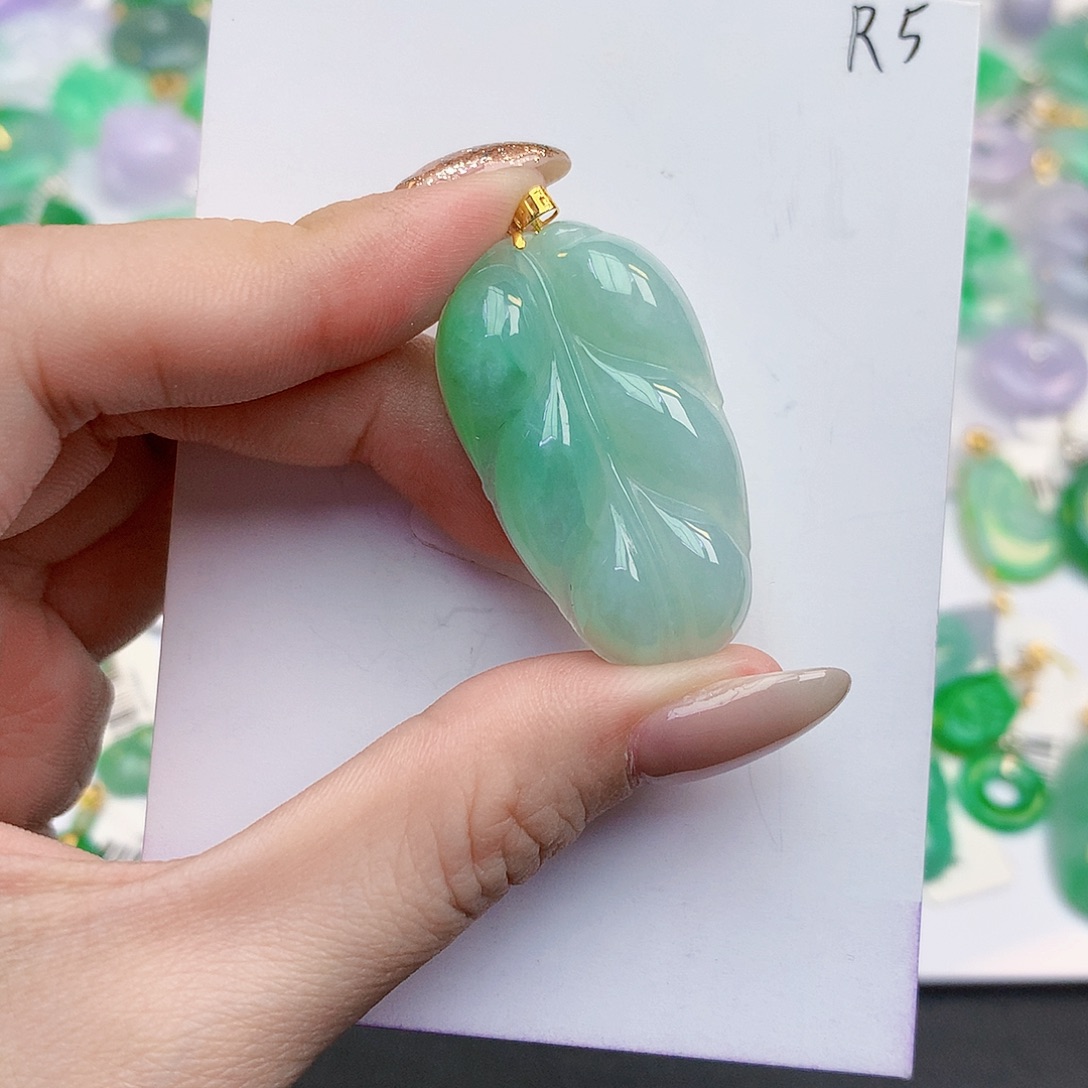 翡翠18K金镶嵌颈饰翡翠