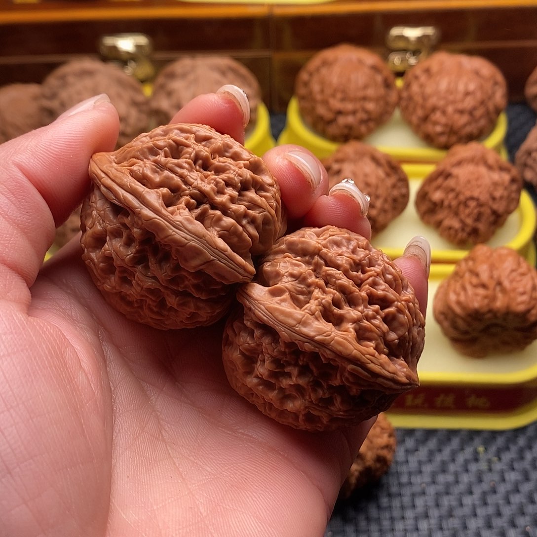 桃核把件铁**叔42水龙纹