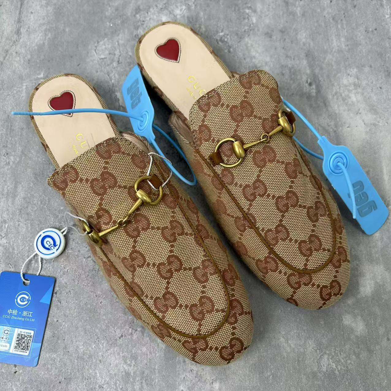 未使用 GUCCI/古驰 36码/仔仔女鞋/棕色金扣时尚包头半拖 xxs1295