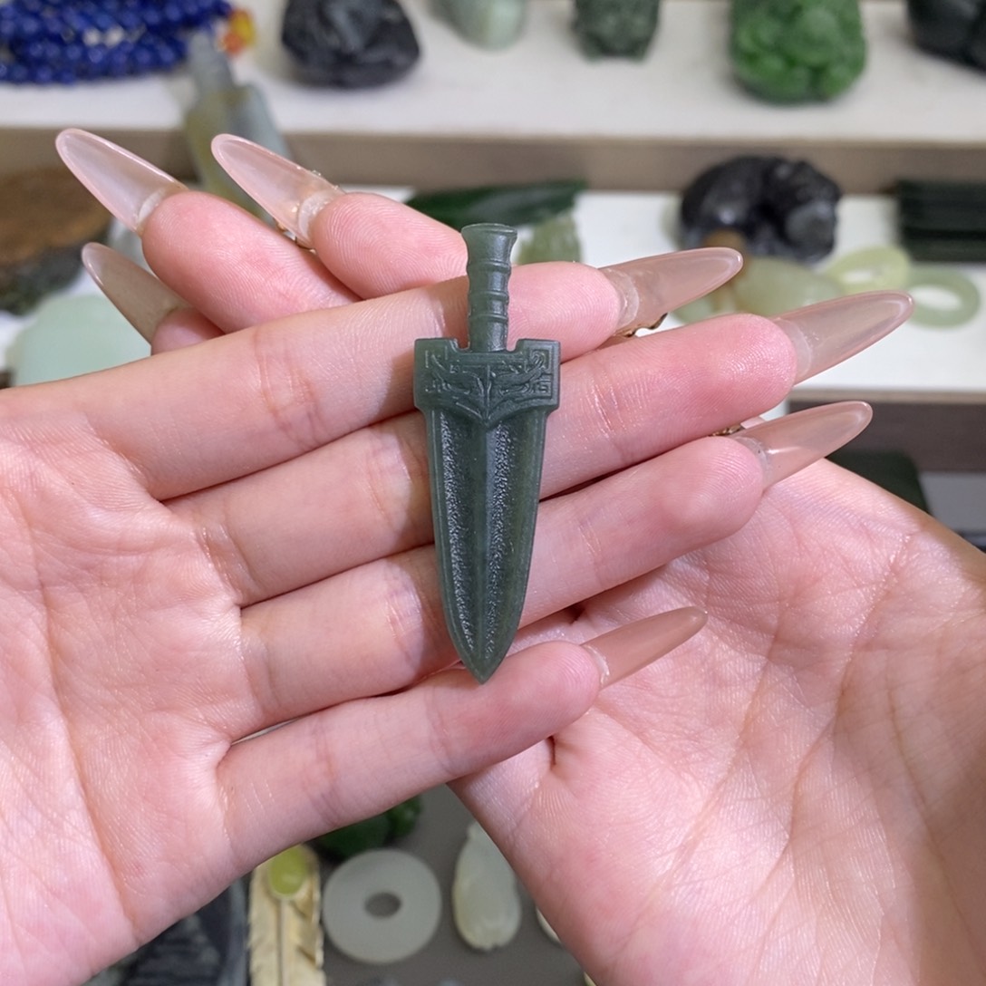 和田玉颈饰未镶嵌定制