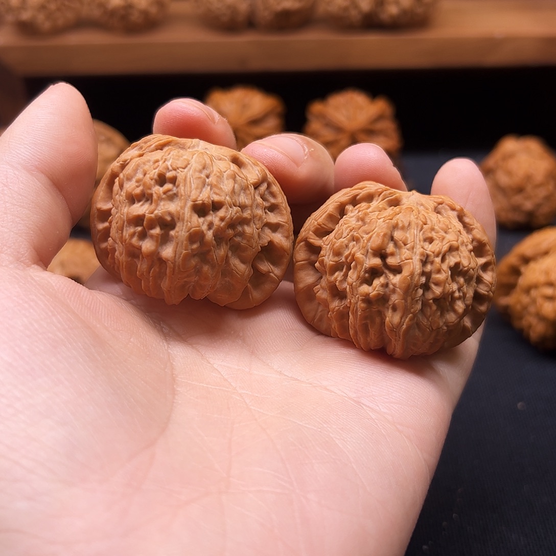 核桃把件红皮白狮子42全品