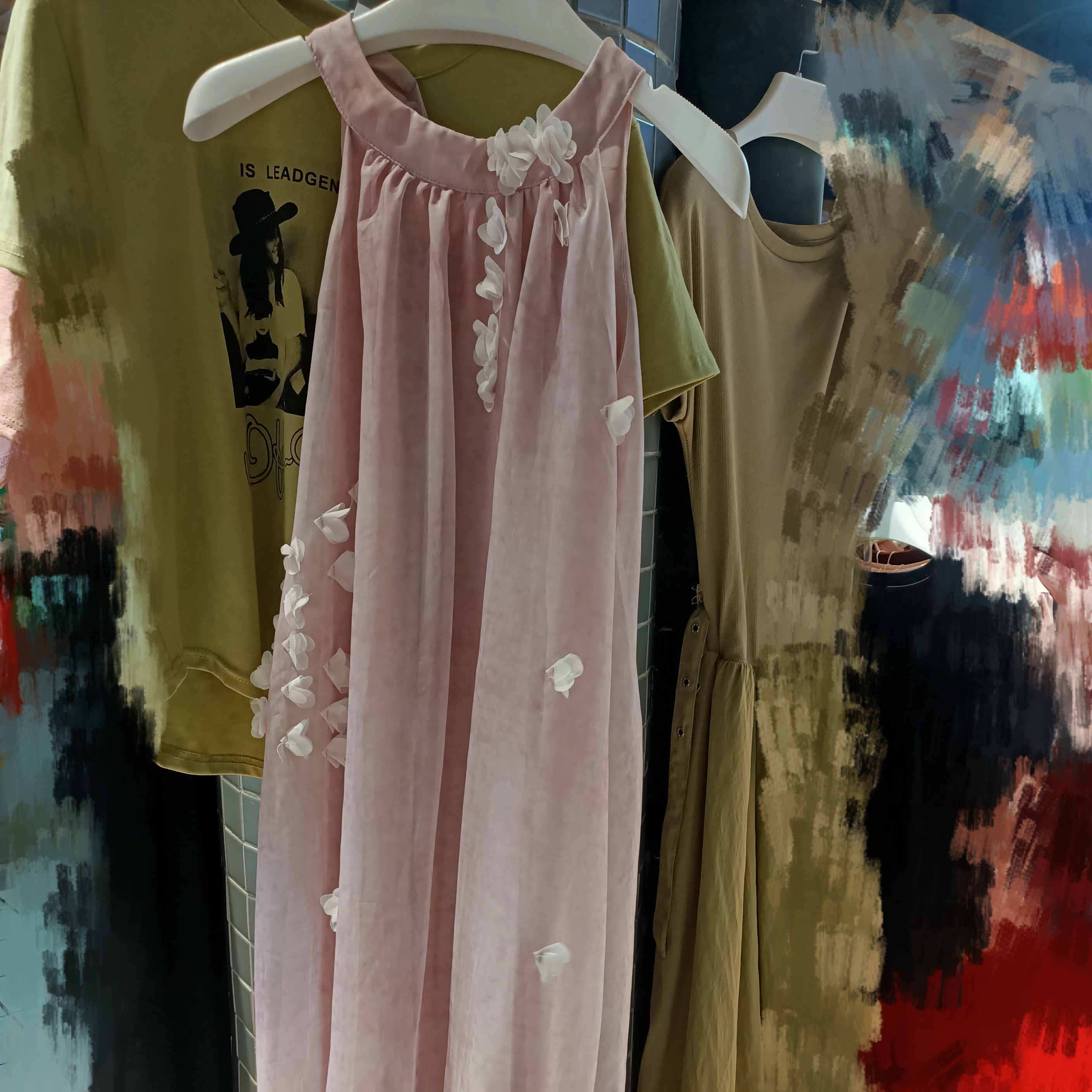 露肩连衣裙夏季花朵挂脖宽松显瘦度假风无袖气质仙女连衣裙
