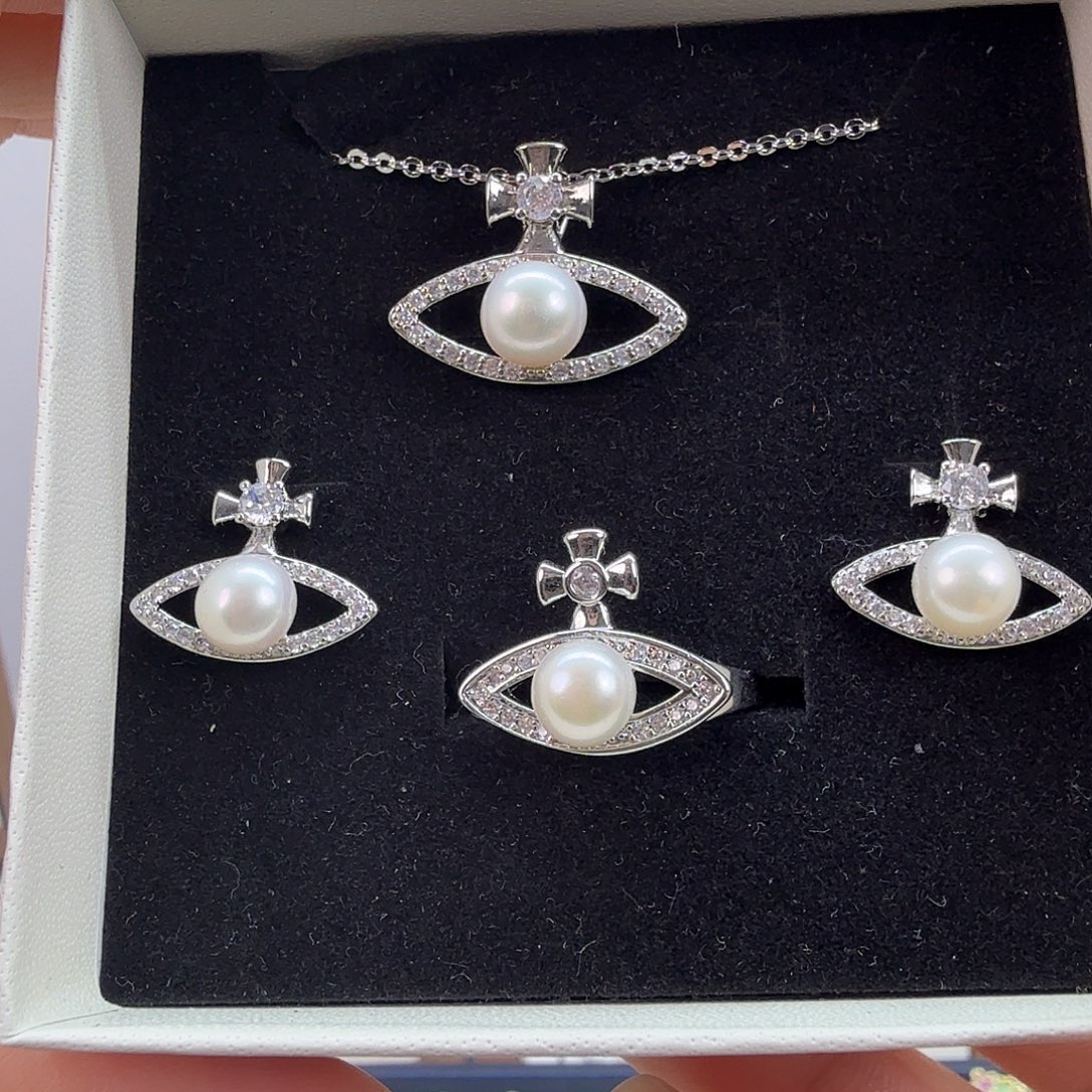 淡水珍珠耳饰未镶嵌