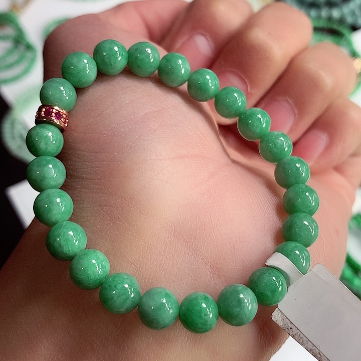 翡翠颈饰未镶嵌手串