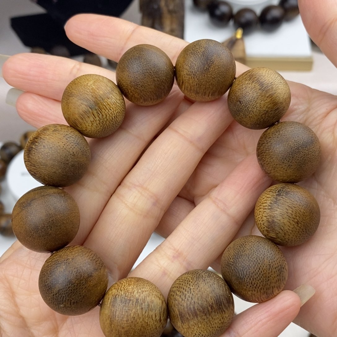 沉香手串仗**涯海南莺歌绿奇楠