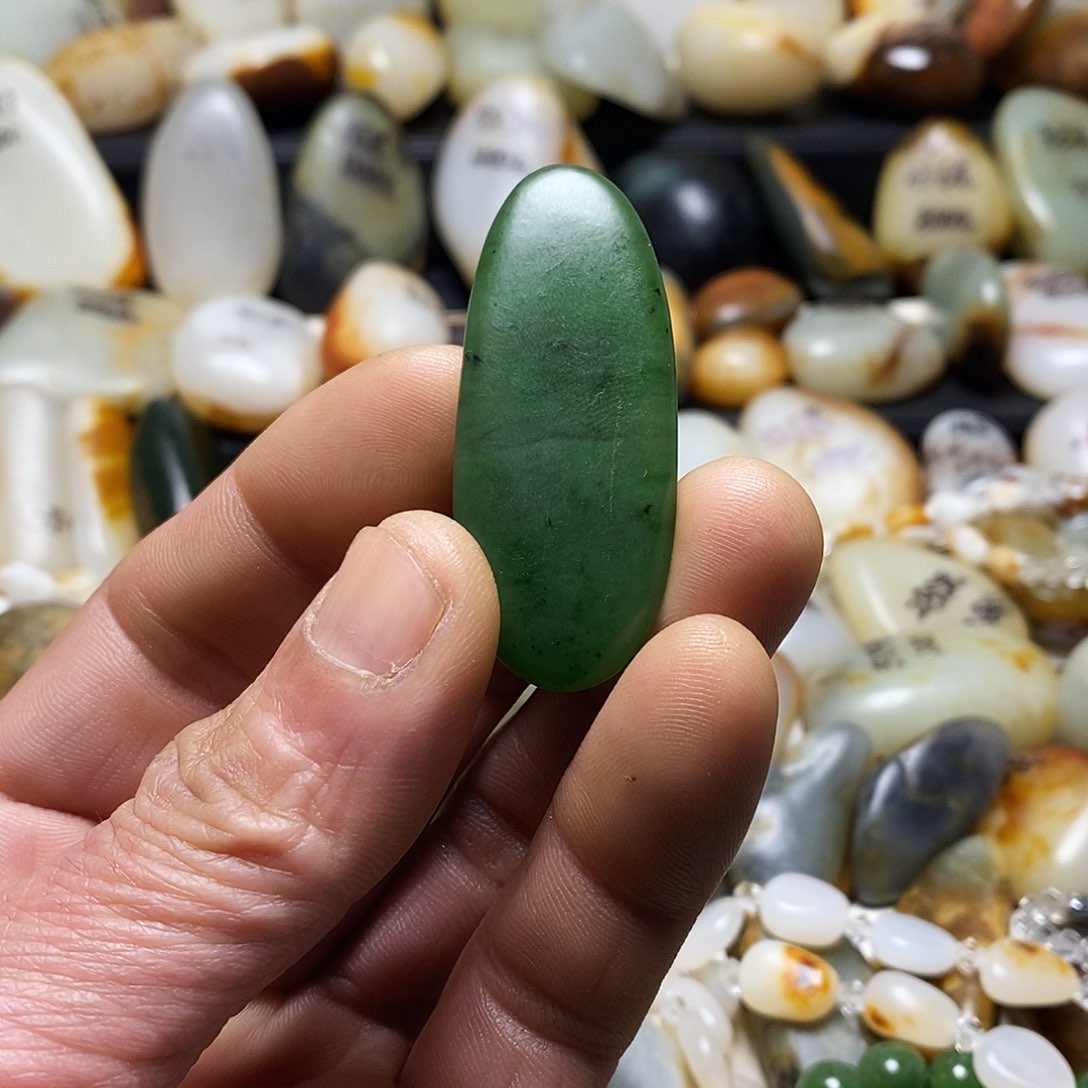 和田玉颈饰未镶嵌吊坠