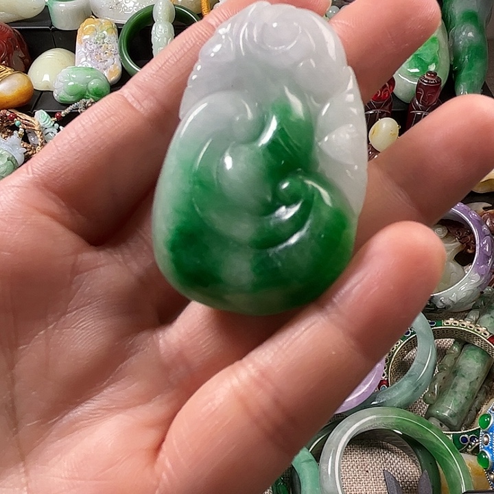 翡翠未镶嵌颈饰翡翠未镶嵌颈饰