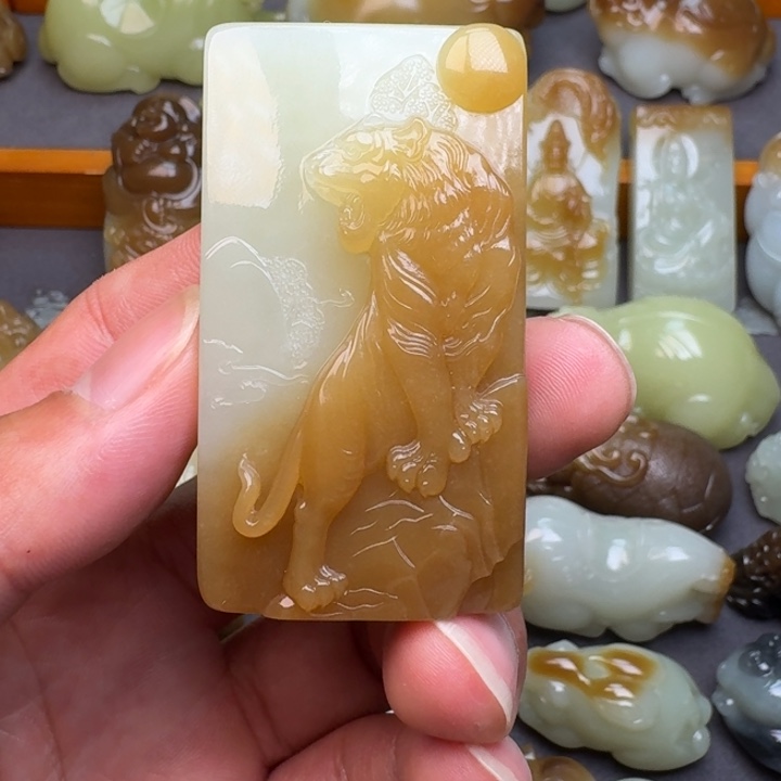 和田玉未镶嵌颈饰冷***?