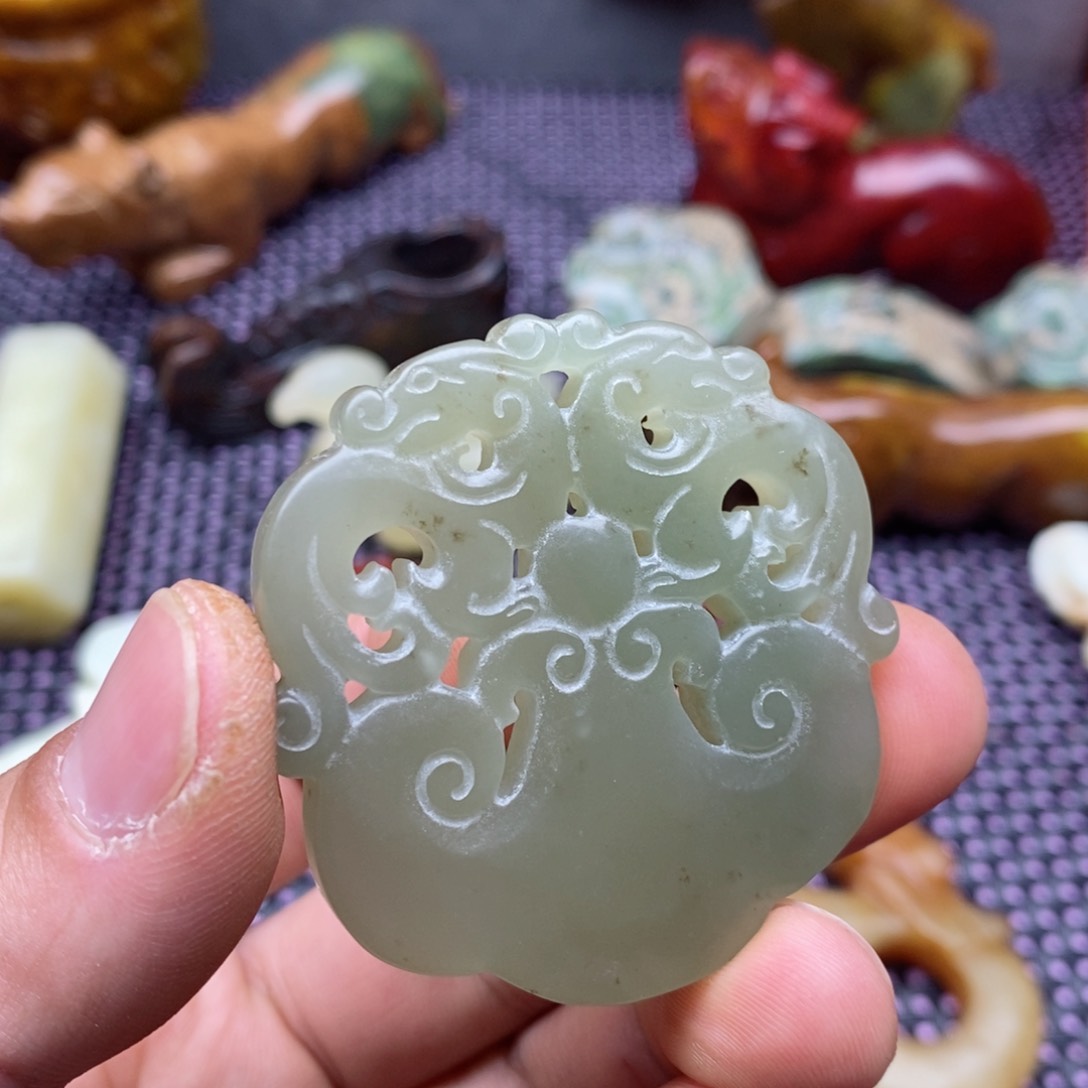 蛇纹石玉颈饰未镶嵌