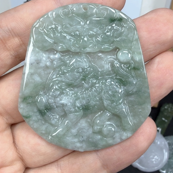 翡翠挂件未镶嵌翡翠