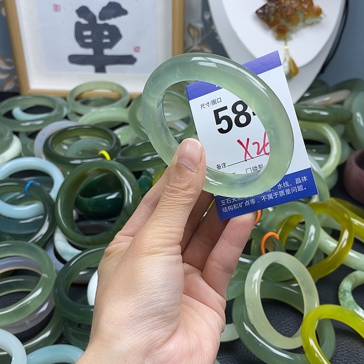 蛇纹石玉未镶嵌手镯