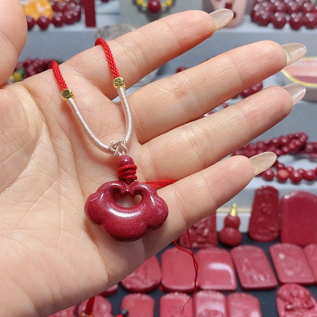 查罗石颈饰未镶嵌如意锁