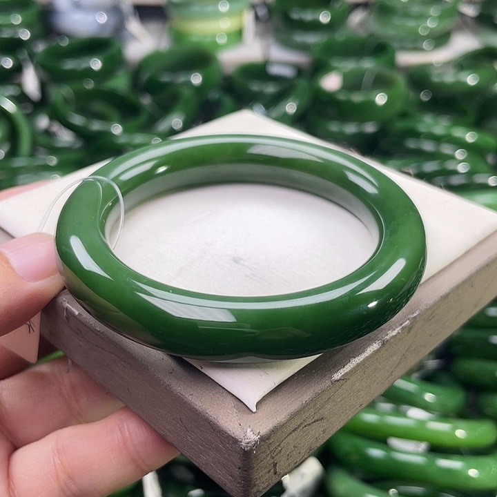 未镶嵌手镯和田玉（碧玉）
