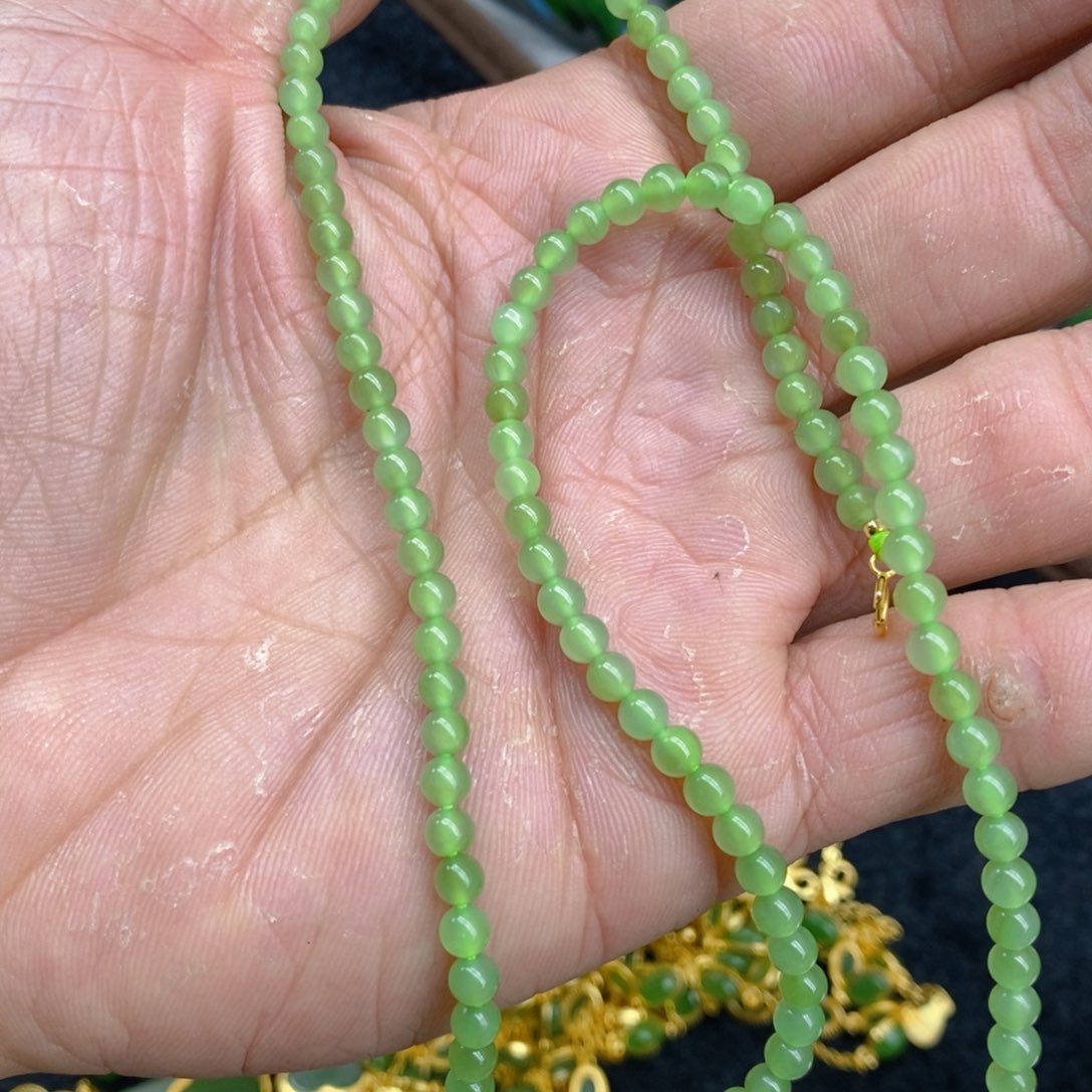 和田玉（碧玉）颈饰未镶嵌