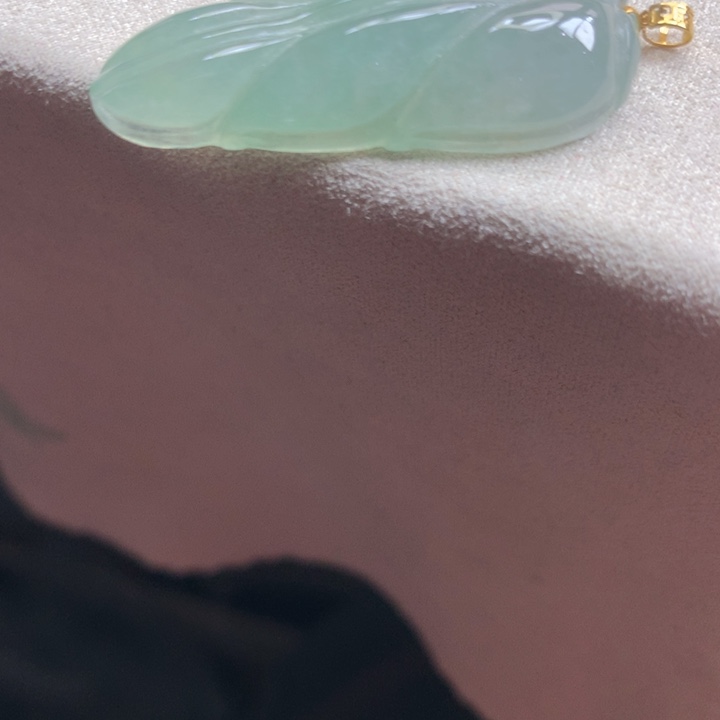 翡翠18K金镶嵌颈饰吊坠