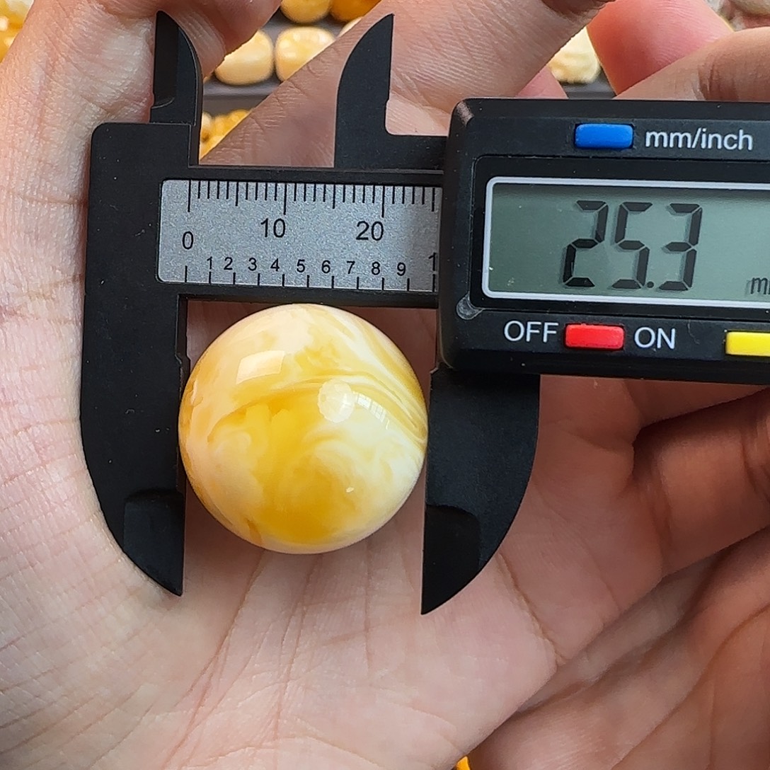 未镶嵌琥珀珠宝奇石