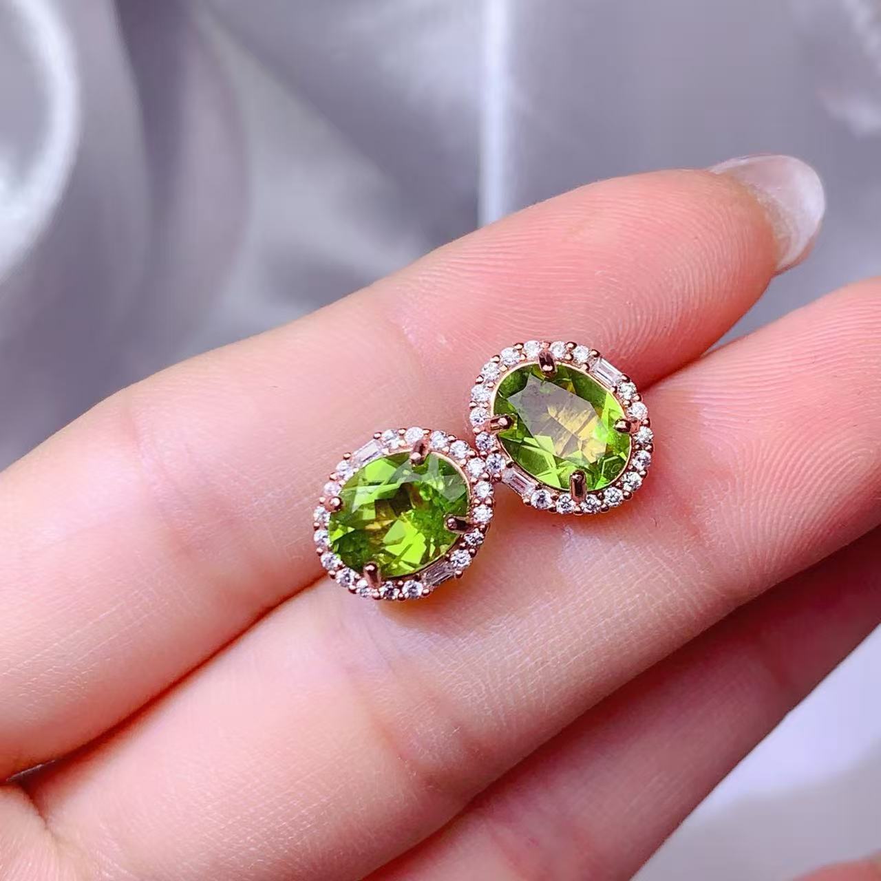 7*9mm天然橄榄石耳钉经典豪华百搭时尚轻奢