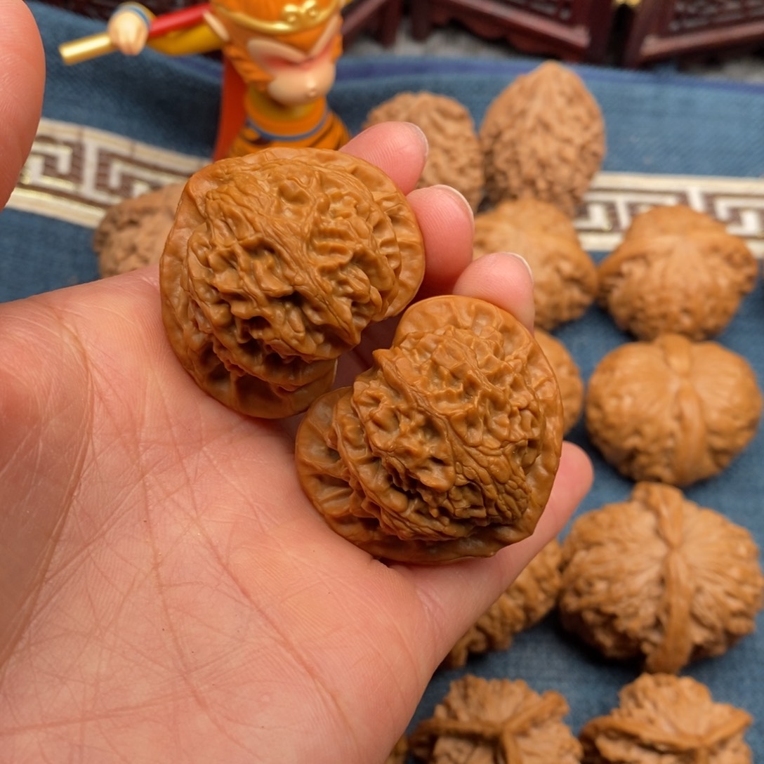 文玩核桃把件39.5全品桃心宫灯