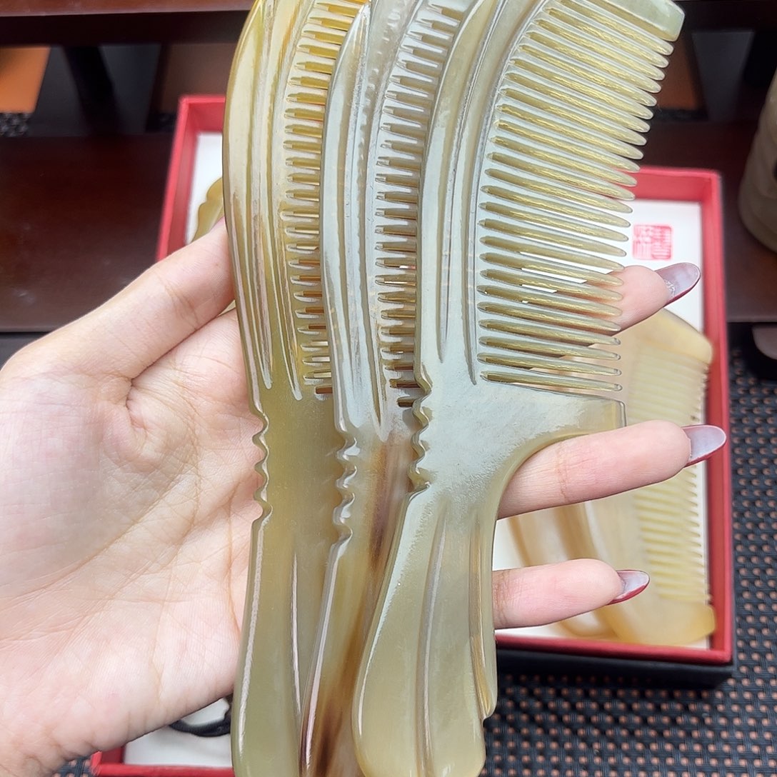 纯手工制作纯牛角梳子