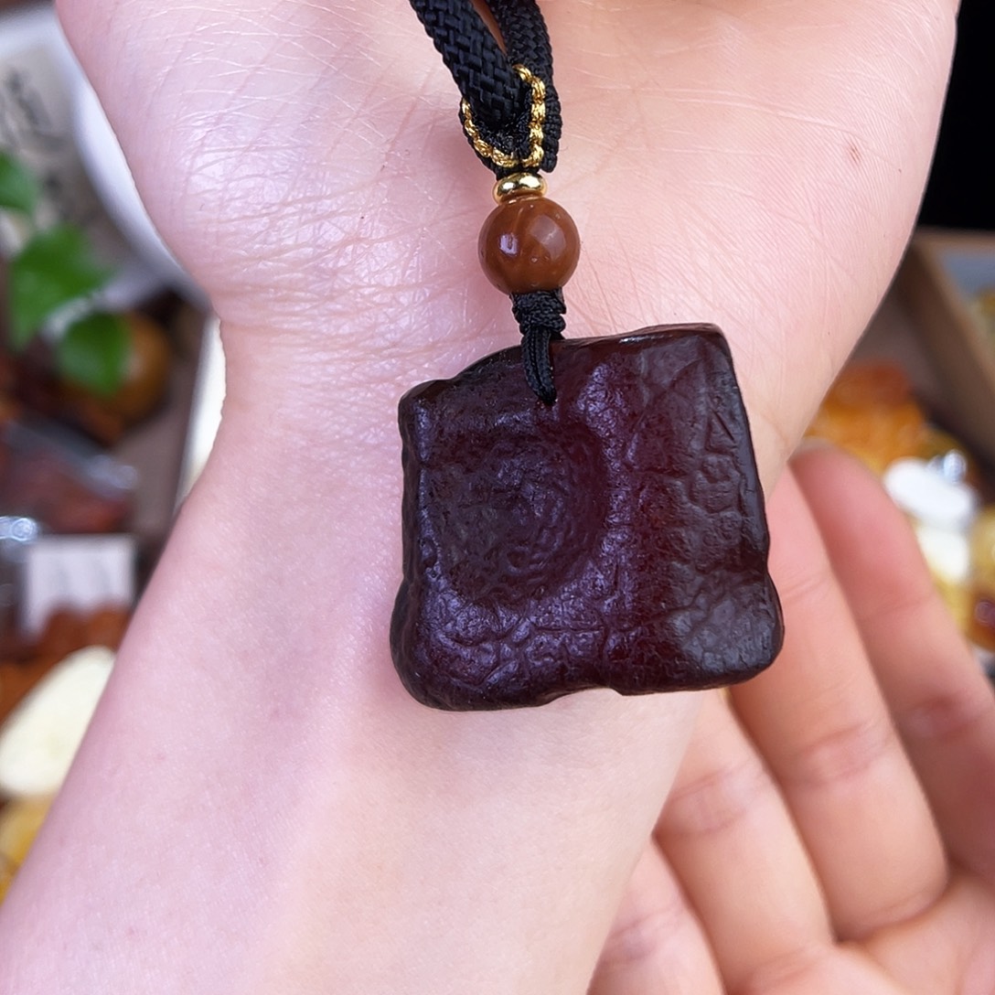 琥珀珠宝奇石未镶嵌，