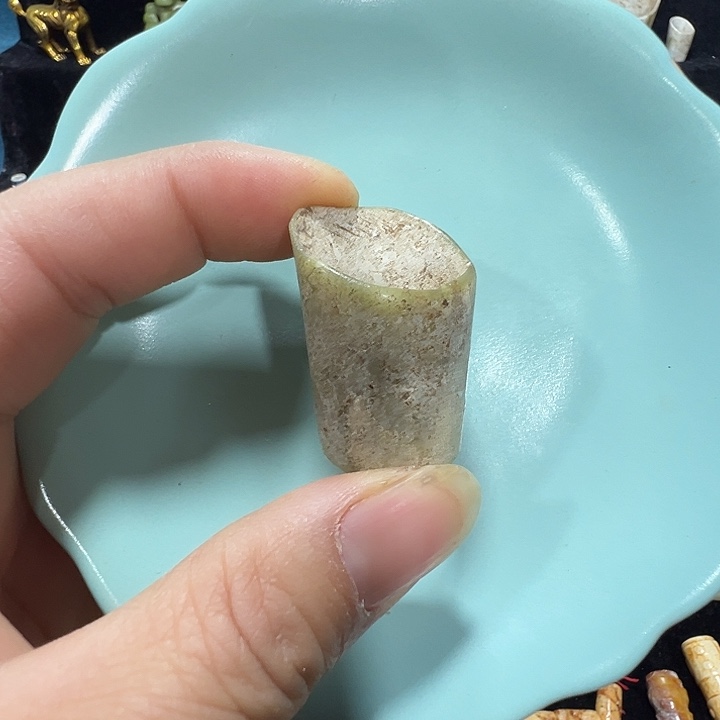 透闪石质玉未镶嵌挂件