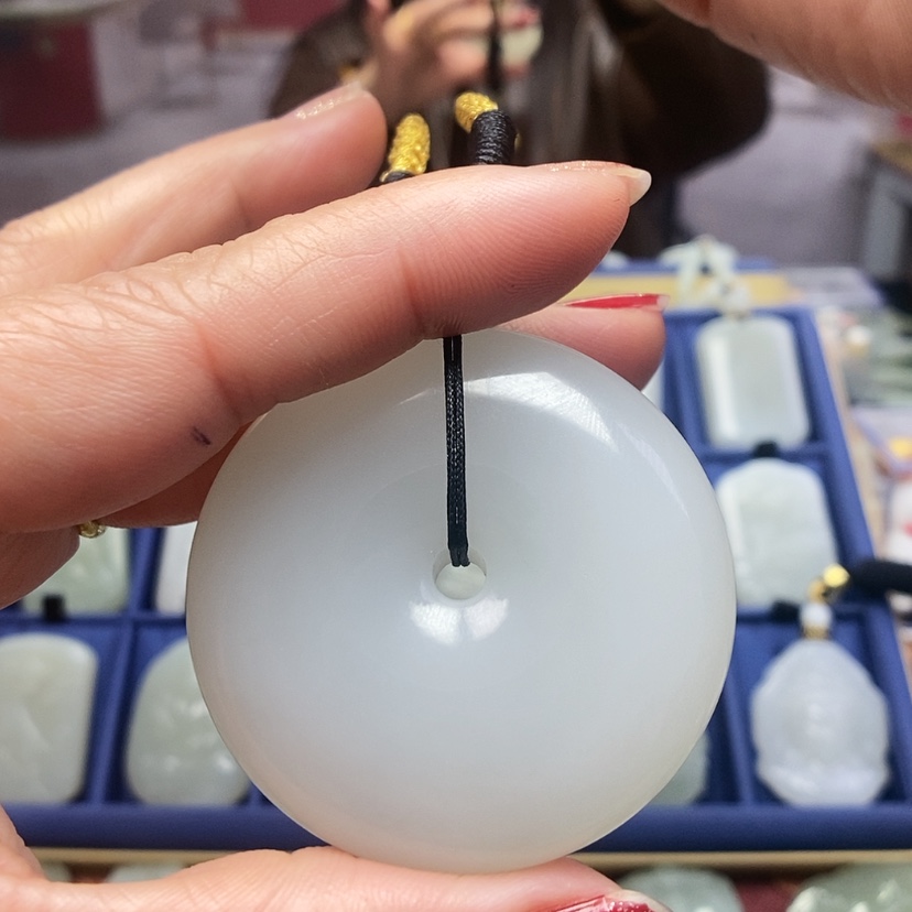 【闪购商品】和田玉颈饰未镶嵌《****聊