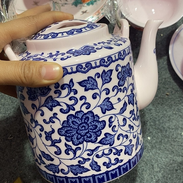 摆件陶红稀土缠枝莲提梁壶