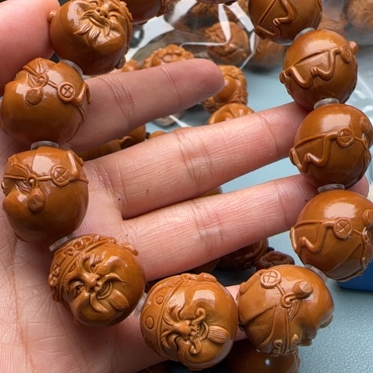 橄榄核手串雕刻工艺