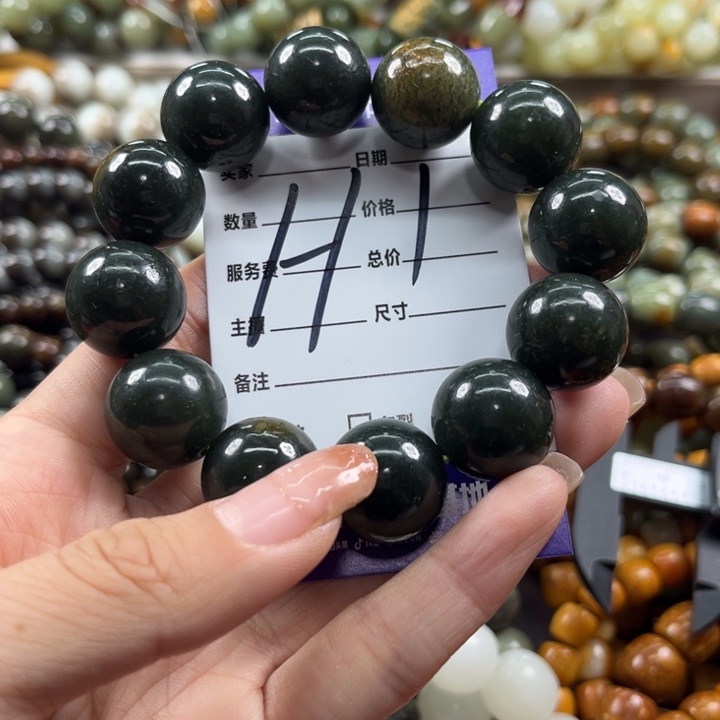 手链未镶嵌透闪石质玉桀**羁微瑕