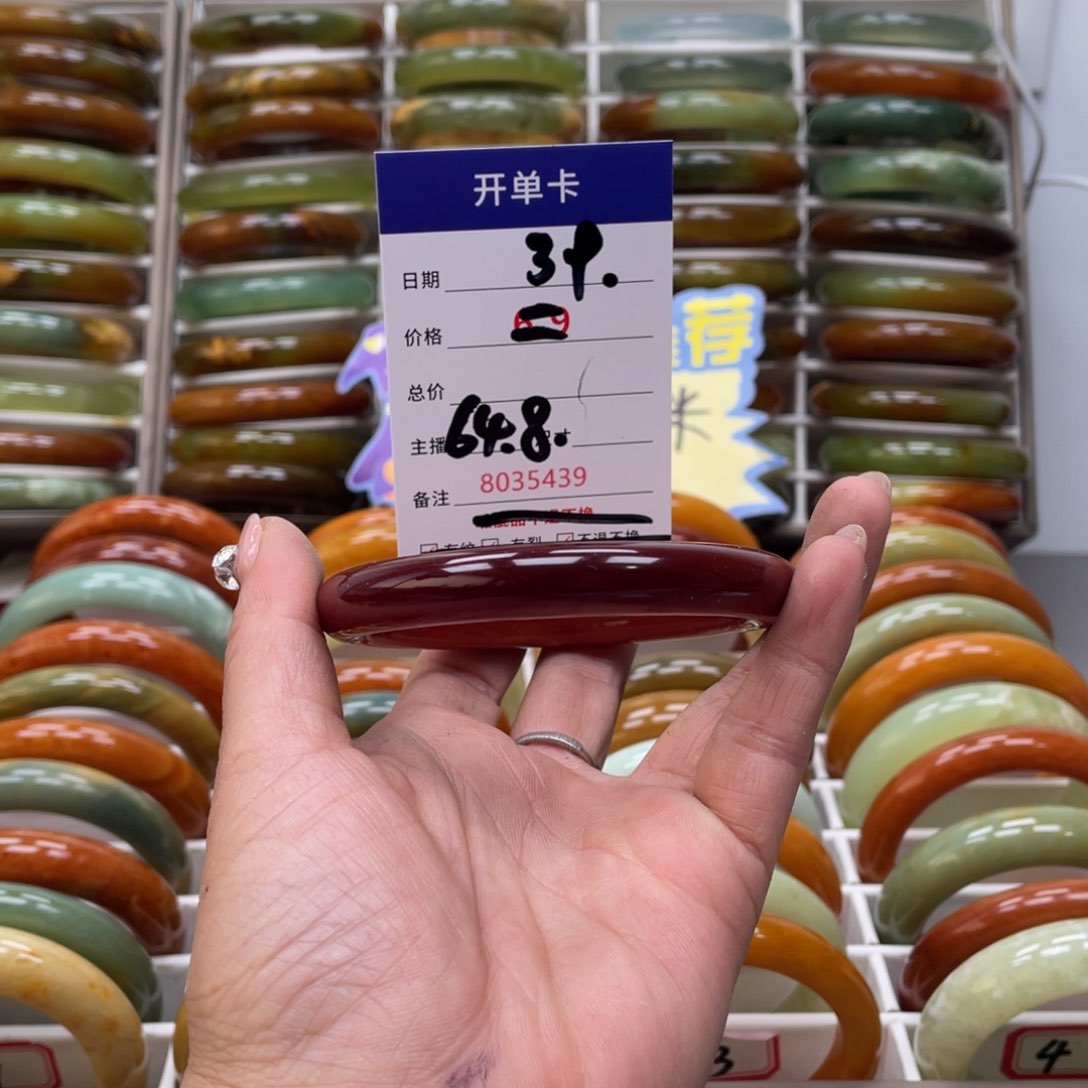 蛇纹石玉手镯未镶嵌胖**?