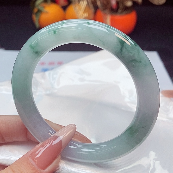 翡翠手镯未镶嵌55圈