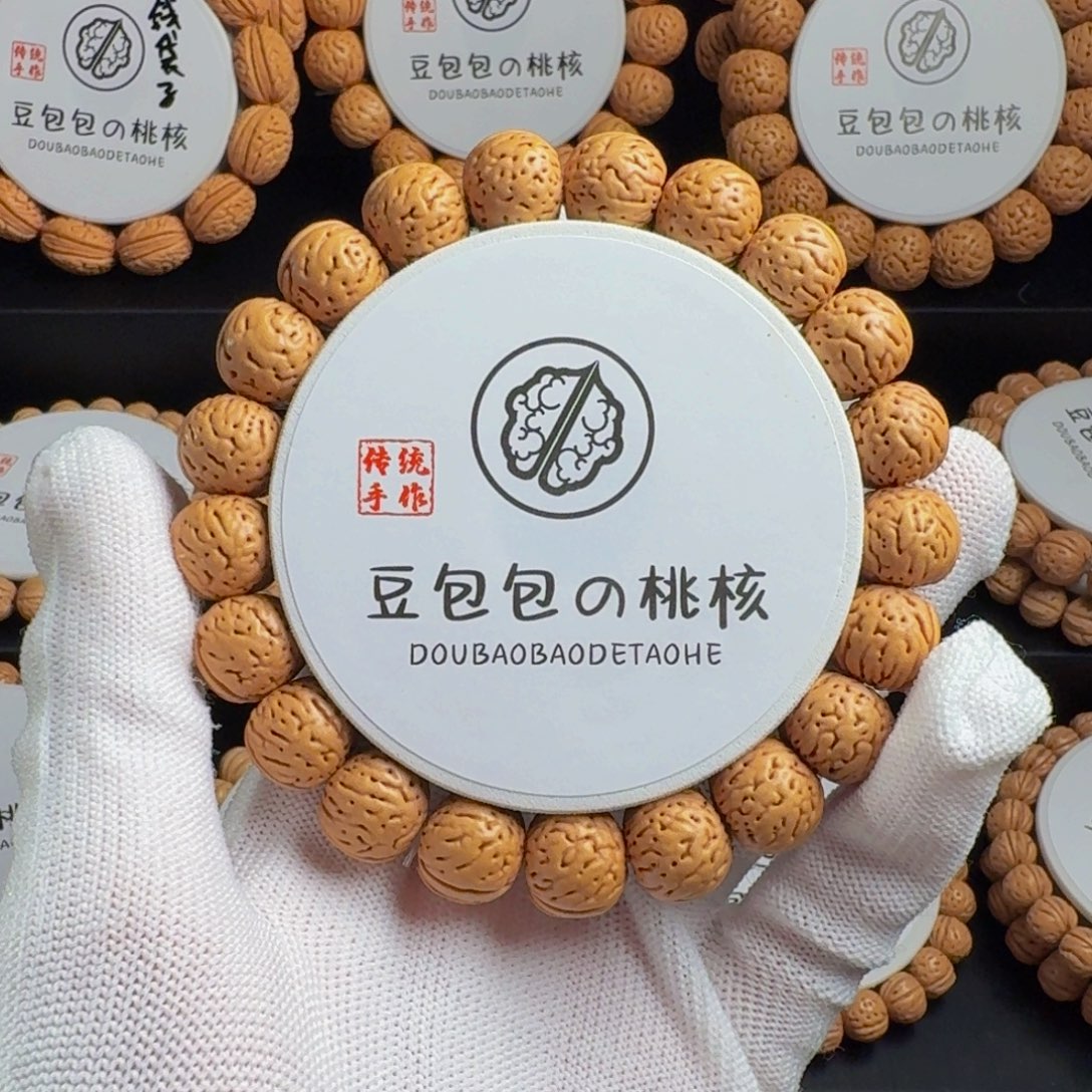 小***哥桃核吊坠14左右老树金丹