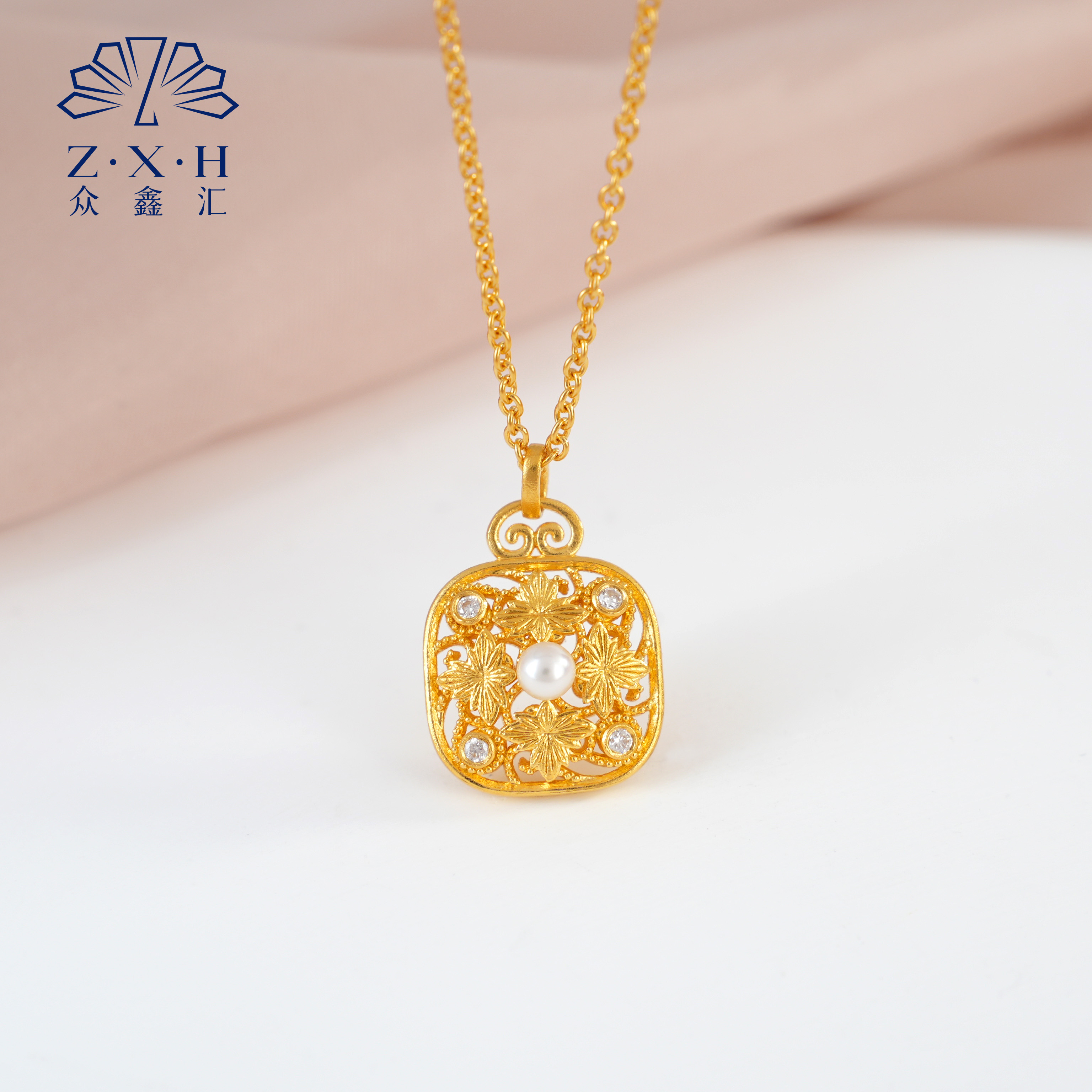 {众鑫汇}足金999 莫桑点钻繁花灿漫项链