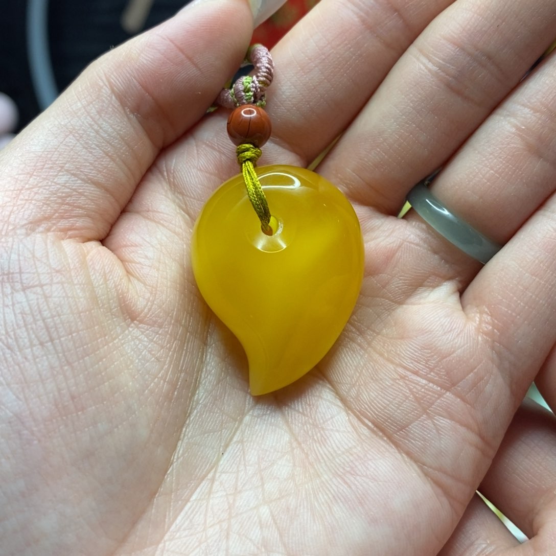 琥珀颈饰未镶嵌陈