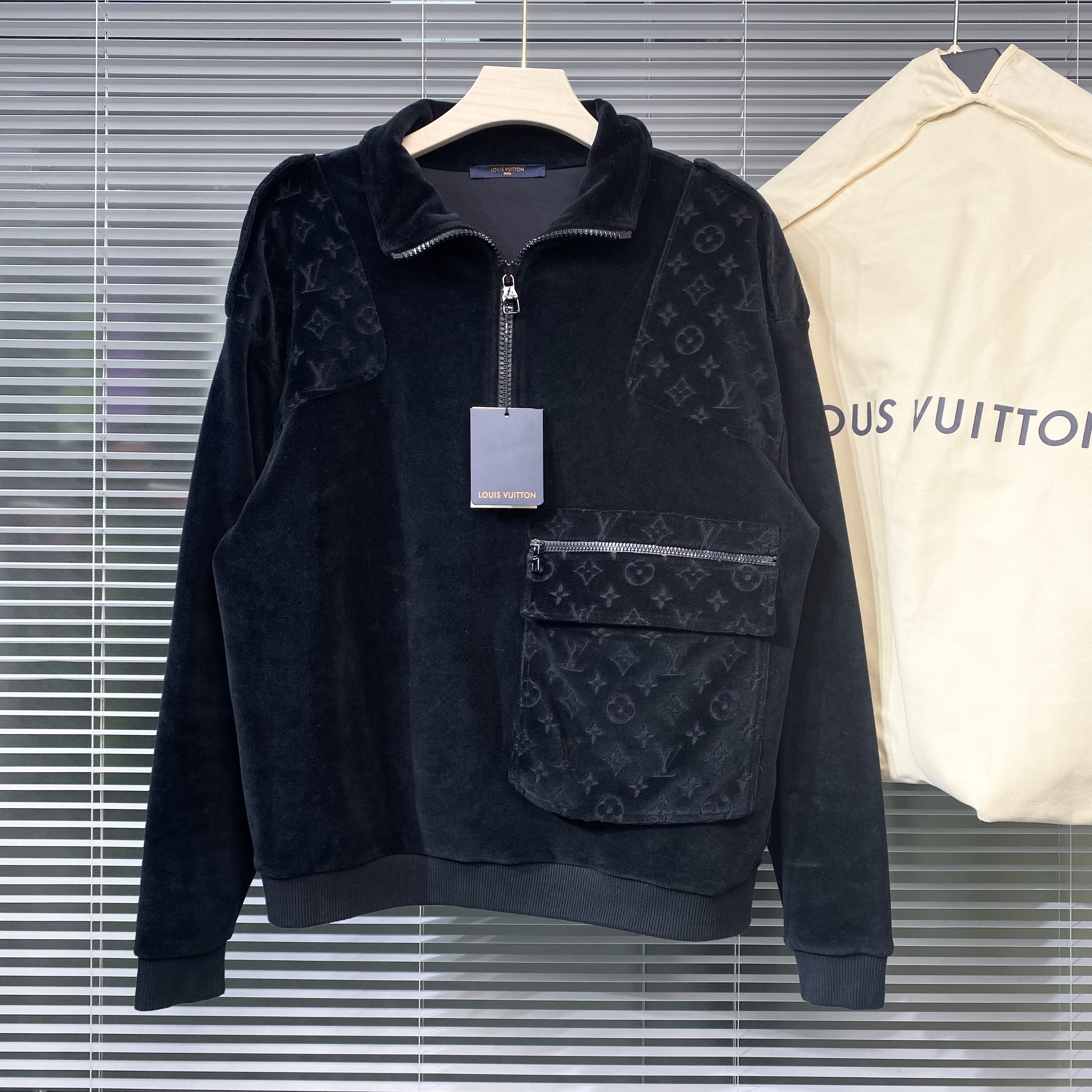 全新未使用 LouisVuitton/路易威登 丝绒半拉链夹克 卫衣浮雕 S码