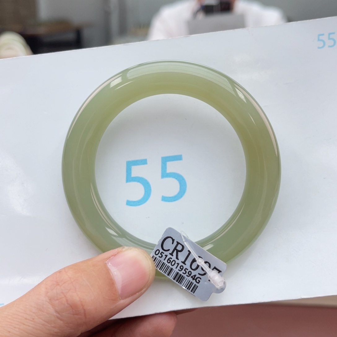 和田玉手镯未镶嵌陈*姐