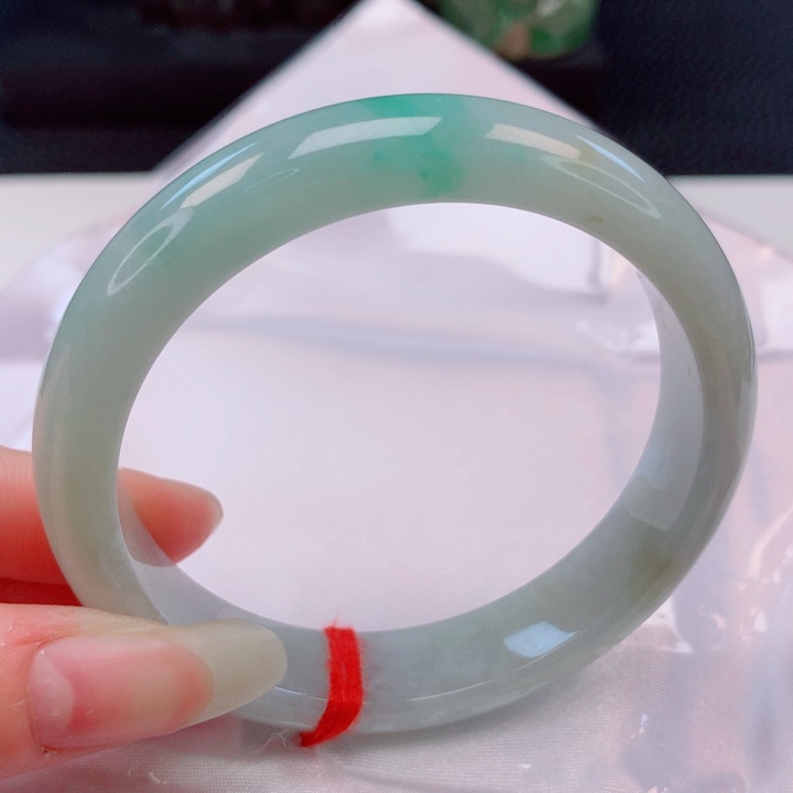 翡翠手镯未镶嵌56圈