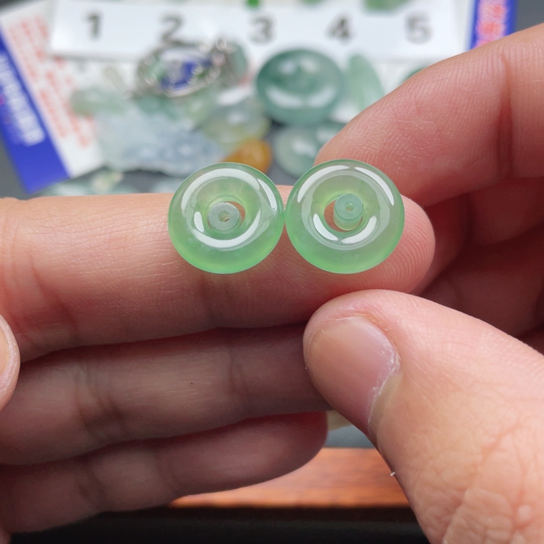 翡翠颈饰未镶嵌小*.缅甸翡翠