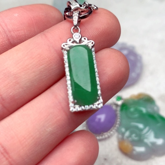 翡翠吊坠(不含链)足银镶嵌