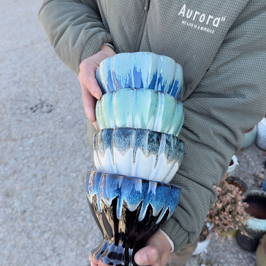 紫砂花盆口15高13（四个莲花