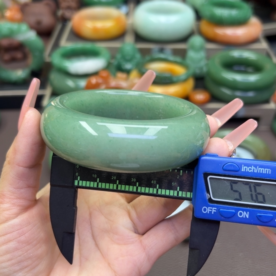 未镶嵌手镯石英岩玉