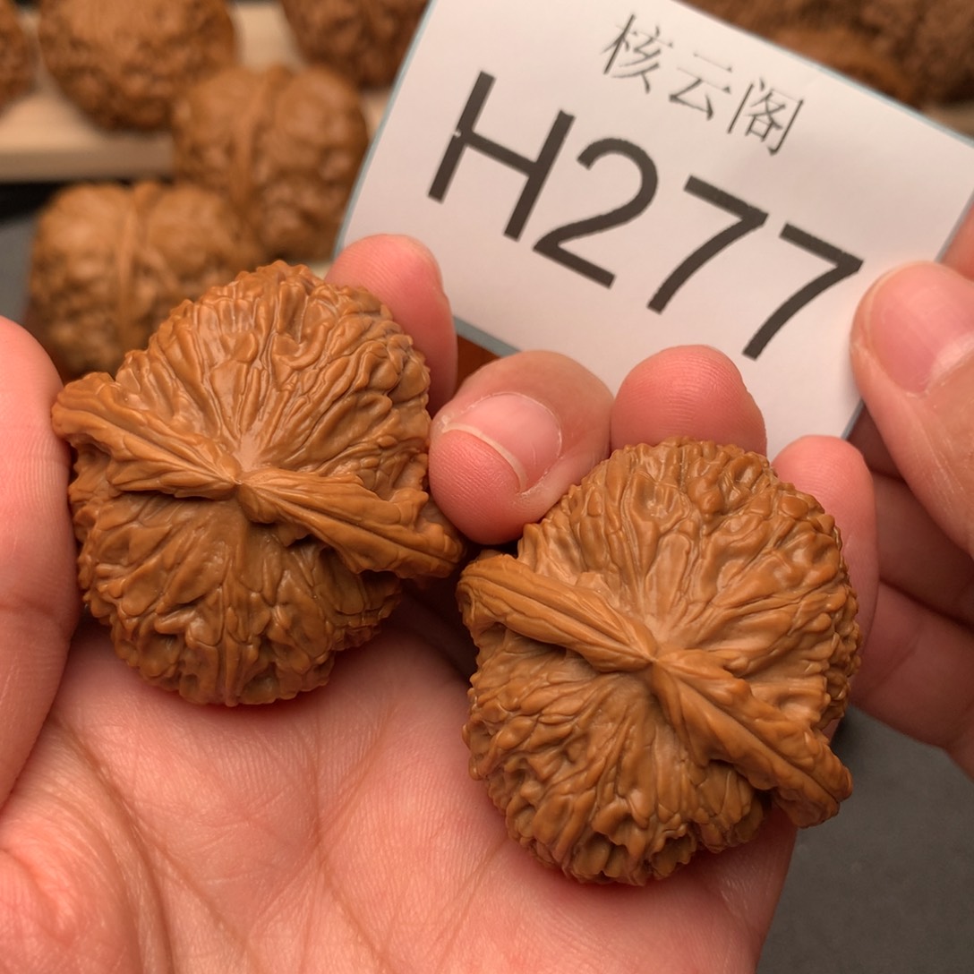 文玩核桃把件伊**爸39球白