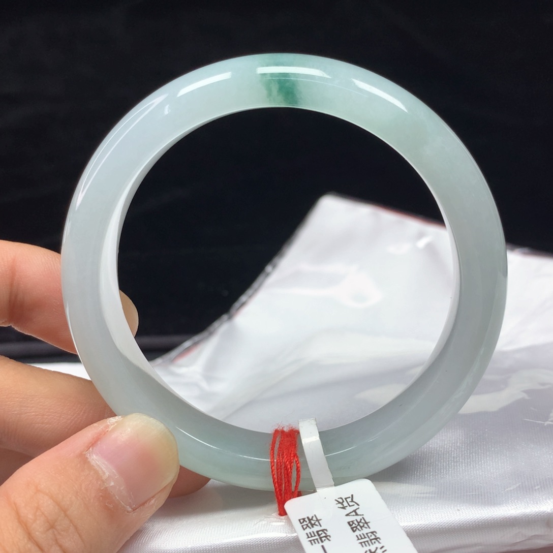 翡翠手镯（圆镯）未镶嵌56.7