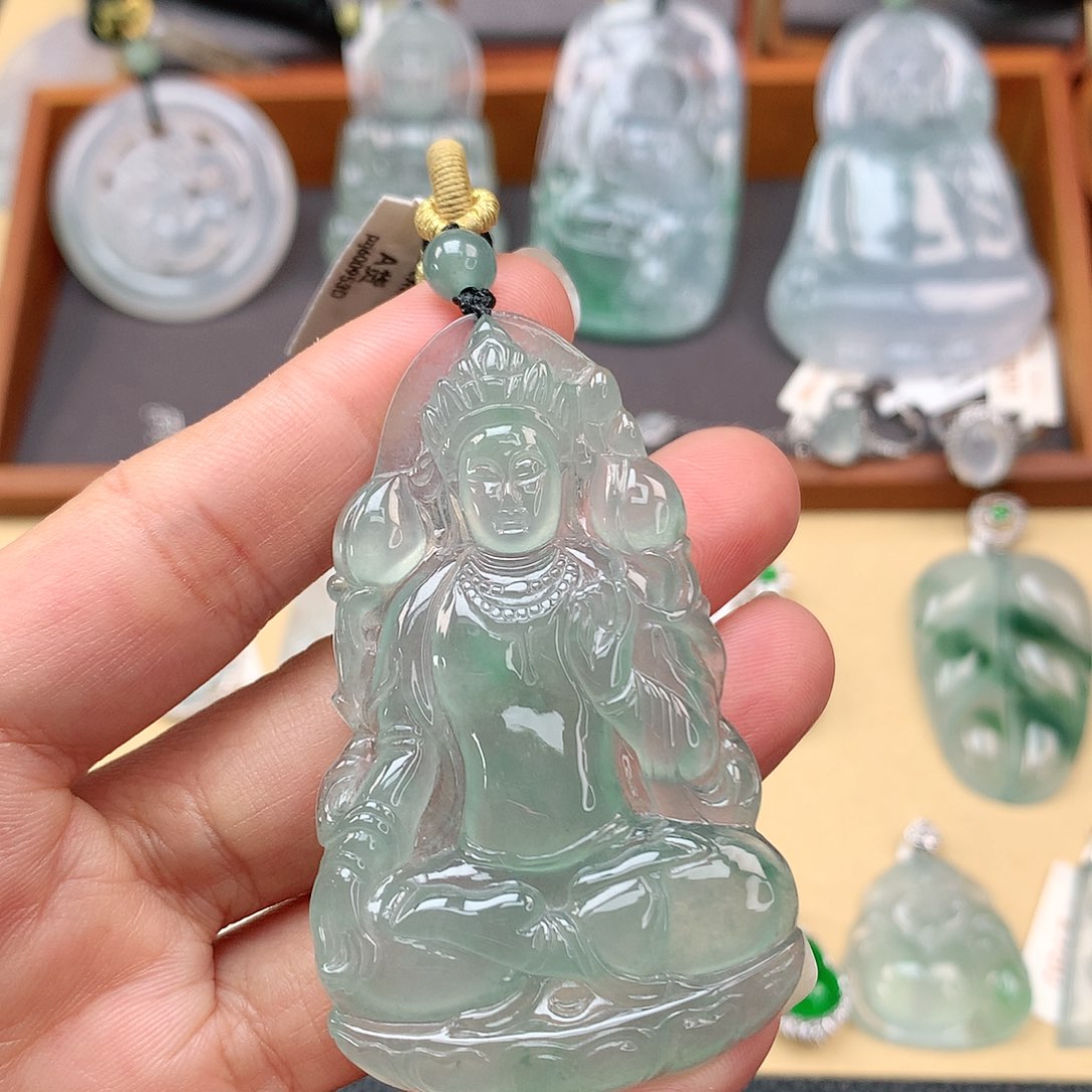 翡翠颈饰未镶嵌度母观音