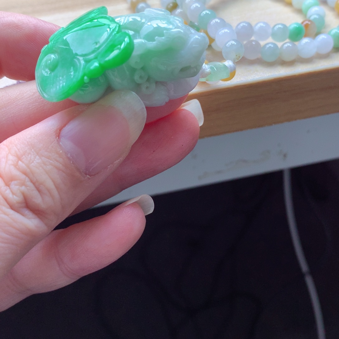 翡翠颈饰未镶嵌吊坠